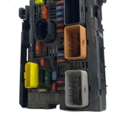Peugeot 308 Fuse box set 9666700480 R05