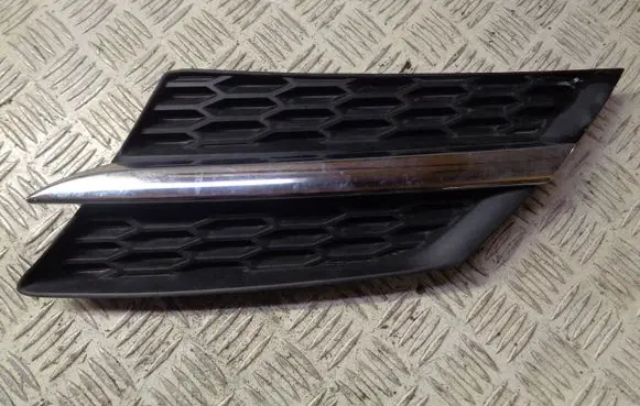 Toyota RAV 4 (XA40) Front bumper upper radiator grill 5310642010 5310642021 5312442040