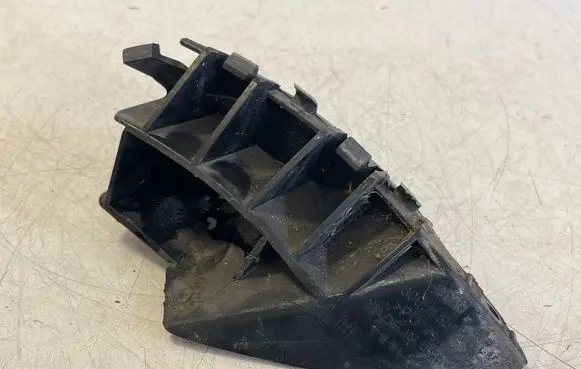 Tesla Model S Front bumper mounting bracket 600588800D