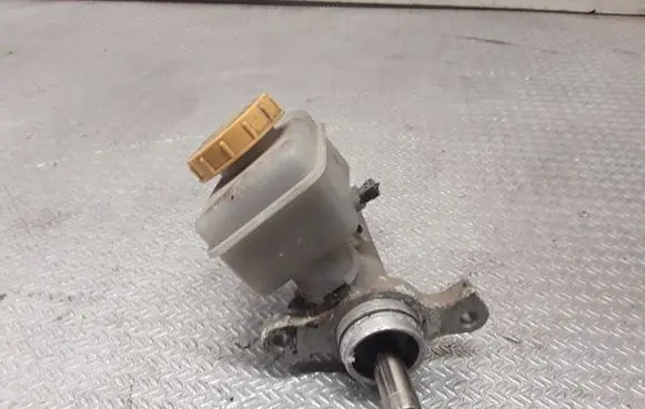 Subaru Legacy Master brake cylinder