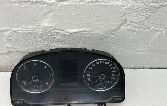 Volkswagen Touran II Speedometer (instrument cluster) 1T0920871D