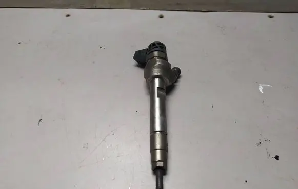 Fuel injector