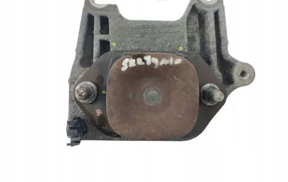 Opel Vivaro Engine mount vacuum valve 112220161R