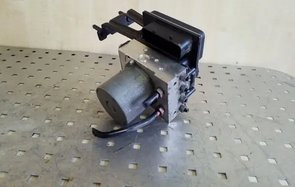 BMW X3 E83 ABS Pump 3451676205901 3451341438801