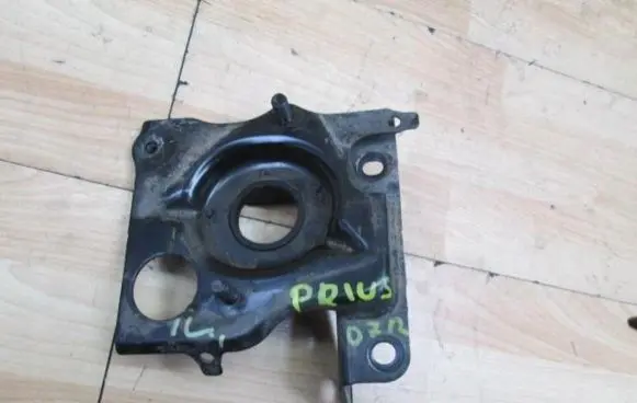 Toyota Prius (XW20) Engine mount bracket 53805-33060