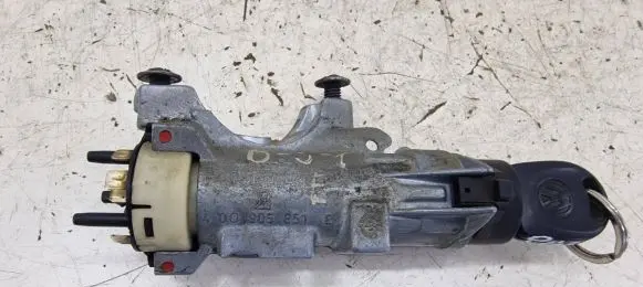 Volkswagen PASSAT B5 Ignition lock 4D0905851E