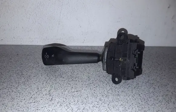 BMW 3 E46 Indicator stalk 8363662