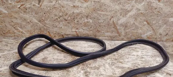 Lexus SC 300 - 400 Trunk rubber seal (body) 