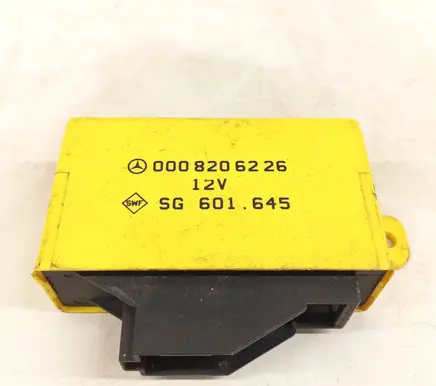 Mercedes-Benz S W126 Seat heating relay 0008206226 A0008206226 601.645