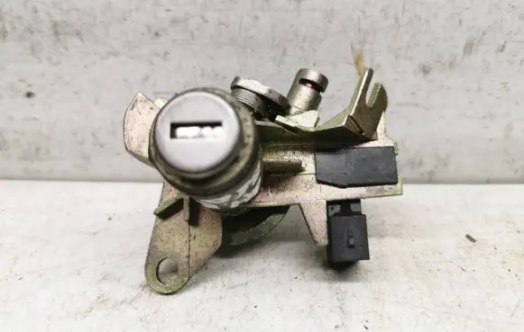 Audi A4 S4 B6 8E 8H Tailgate exterior lock 8E0827573