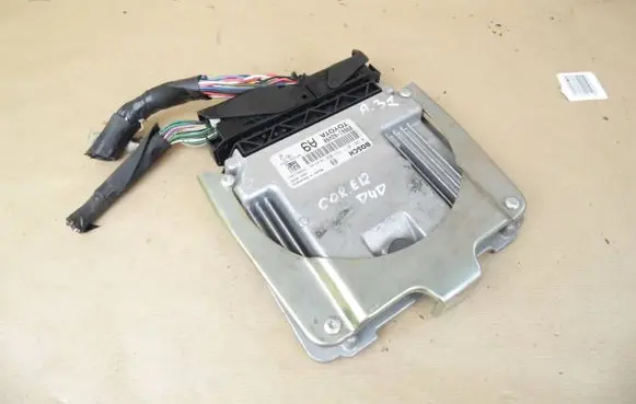 Toyota Corolla E120 E130 Engine control unit/module 0281011733 8966102A90 1039S11041