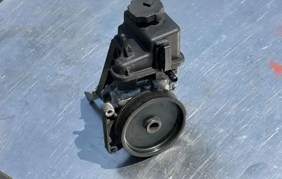 Mercedes-Benz Sprinter W906 Power steering pump A0064666601 7693900524