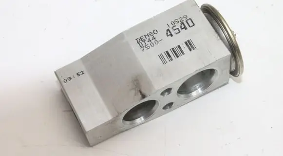 Toyota Verso-S Air conditioning (A/C) expansion valve 75004540