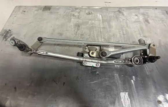 BMW 3 E90 E91 Front wiper linkage and motor 6978263