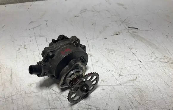 BMW 3 E90 E91 Vacuum pump 7516128