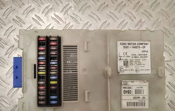 Ford Mondeo MK IV Fuse module 7G9T14A073DF 28233297 LTQF01125TP