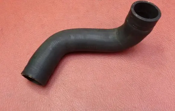 Mercedes-Benz GLA W156 Engine coolant pipe/hose R740118