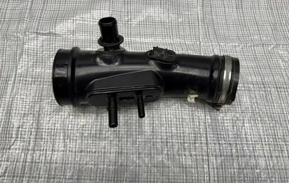 Maserati GranTurismo Air intake hose/pipe 670158450