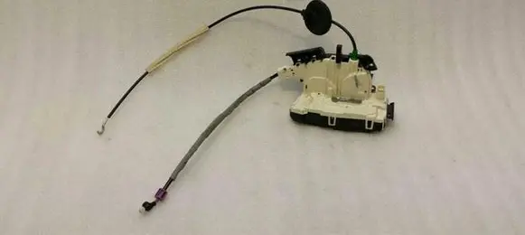 Mercedes-Benz CLS C218 X218 Front door lock A2047203735