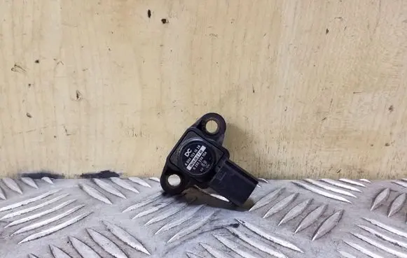 Mercedes-Benz E W212 Air pressure sensor A0061531628 0261230154