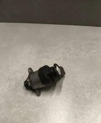 Volkswagen PASSAT B7 Fuel pressure regulator 0928400706