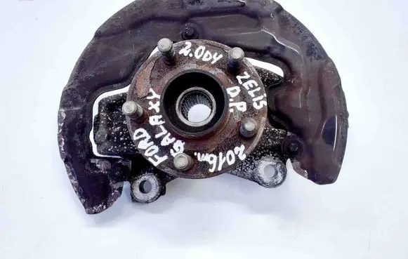 Front wheel hub