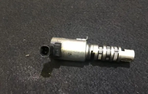 Honda Civic Camshaft vanos timing valve 1x30122544 1x30-12-2544