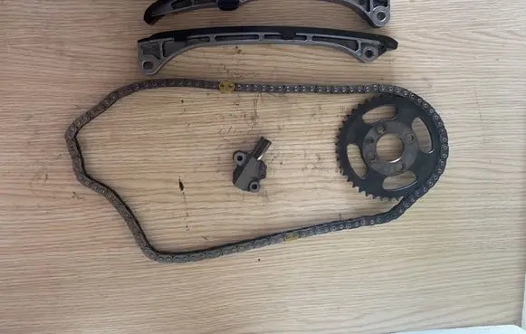Toyota RAV 4 (XA40) Timing chain (engine) 