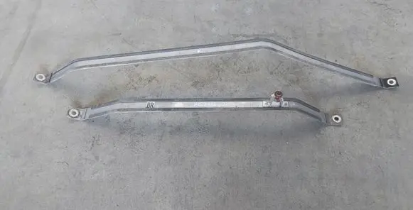 Fuel tank mounting bracket