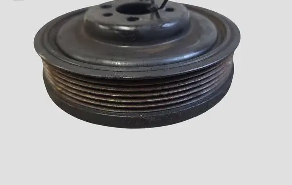 Volkswagen Golf VI Crankshaft pulley 038105243M