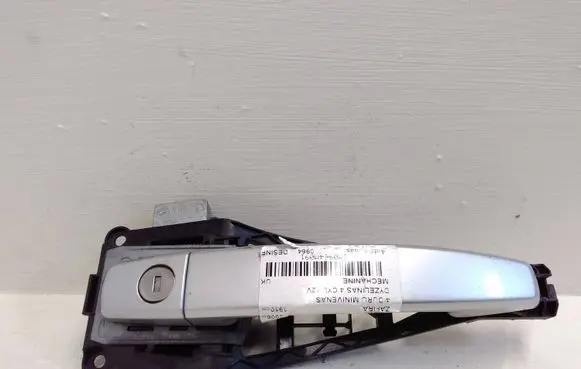 Opel Zafira B Front door exterior handle 24463526