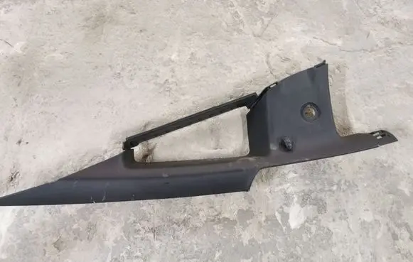 Ford Mustang V (C) pillar trim
