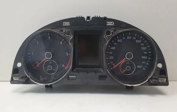 Volkswagen PASSAT B7 Speedometer (instrument cluster) 3AA920970E