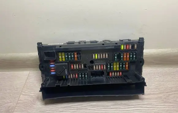 BMW 7 F01 F02 F03 F04 Fuse module 9234421 923442101
