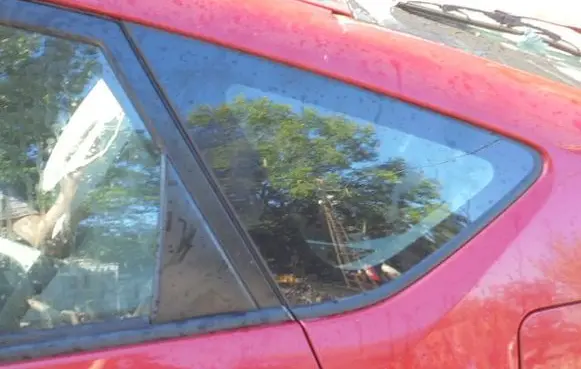 Toyota Prius (NHW20) Rear side window