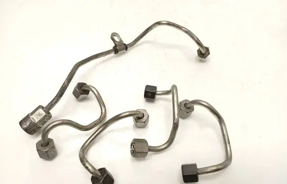 Fuel injector supply line/pipe
