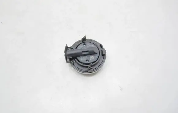 Volkswagen Golf VII Airbag deployment crash/impact sensor 5Q0959354 040815 03389