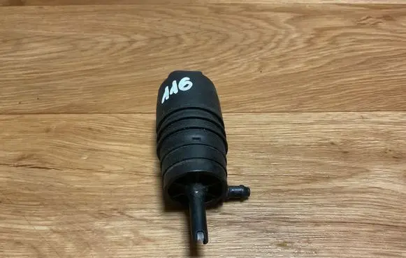 BMW 5 E60 E61 Windscreen/windshield washer pump 987066110 V20080378