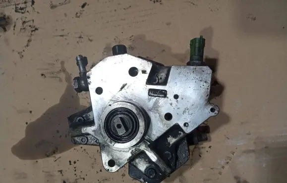 Volvo C30 Fuel injection high pressure pump 30756125 11980 045010111