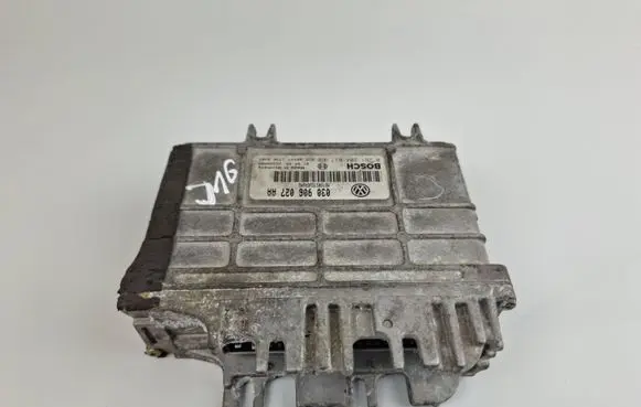 Volkswagen Golf III Engine control unit/module 030906027AA 0261204617