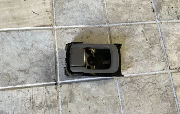 Nissan Serena Front door interior handle