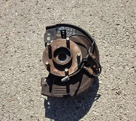Mitsubishi Grandis Front wheel hub spindle knuckle