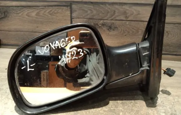 Chrysler Voyager Front door electric wing mirror