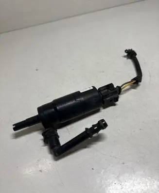 Volkswagen Touran I Headlight washer pump 3B7955681 001016