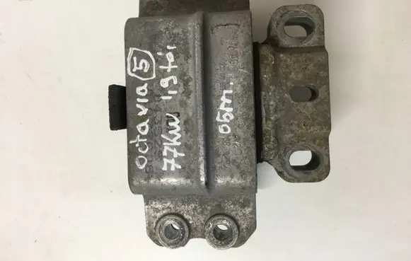 Skoda Octavia Mk2 (1Z) Engine mount bracket 3C0199555