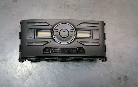 Toyota Auris 150 Climate control unit 5590002220B 7F2061100PGMB