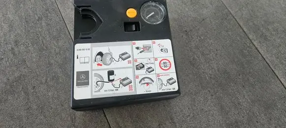 Mercedes-Benz E W212 Tire air pump compressor A0005831202 AIRCOMPRESSOR