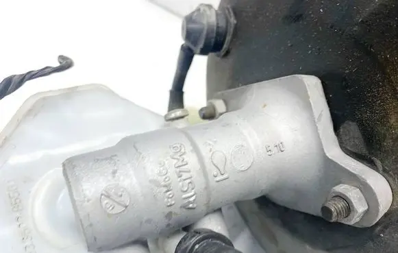 Volvo XC60 Master brake cylinder 045w2