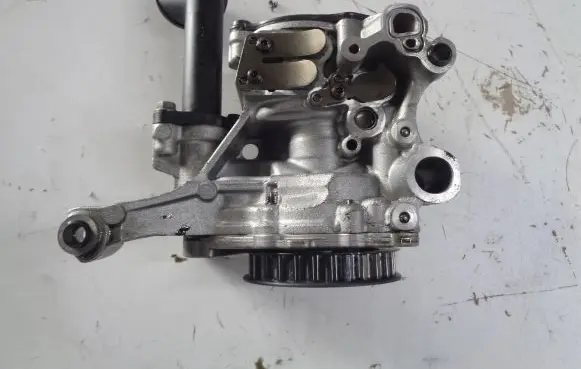 Skoda Octavia Mk3 (5E) Oil pump 04L145208D 140114 015952