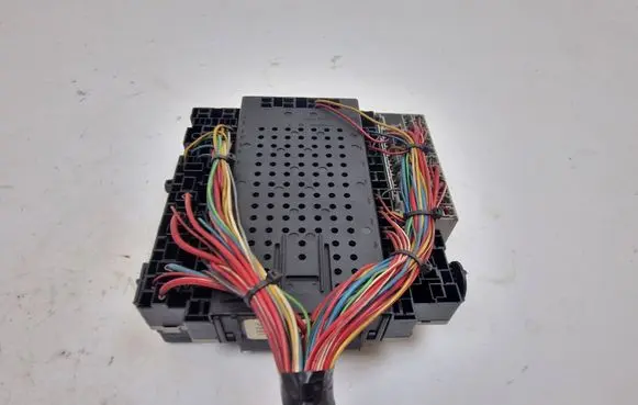 Volvo V70 Fuse module 08696098 08679899
